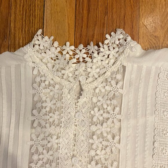 Women's Long Sleeve Top White Floral Lace Size Small - Picture 4 of 5